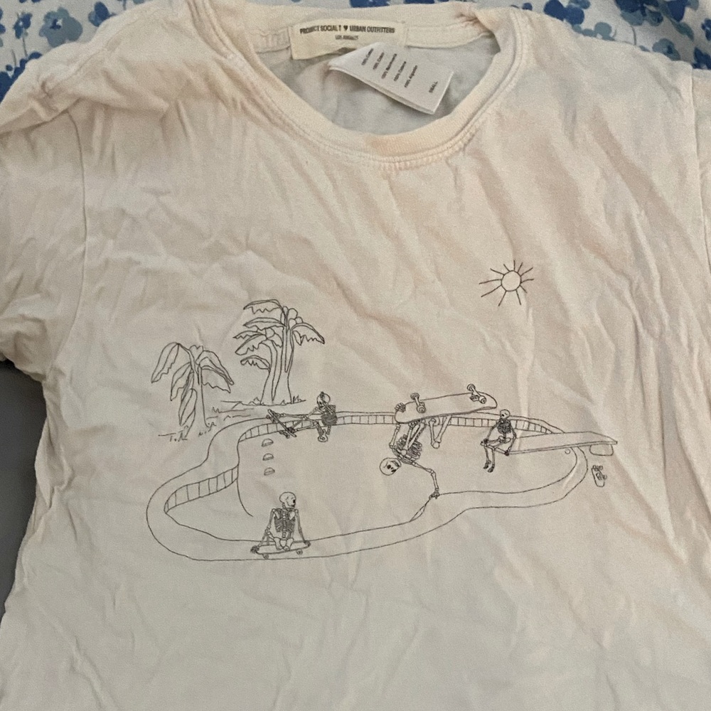 Cool white shirt with skelotons